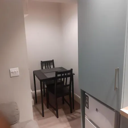 Spacious Studio-dublin 3 *